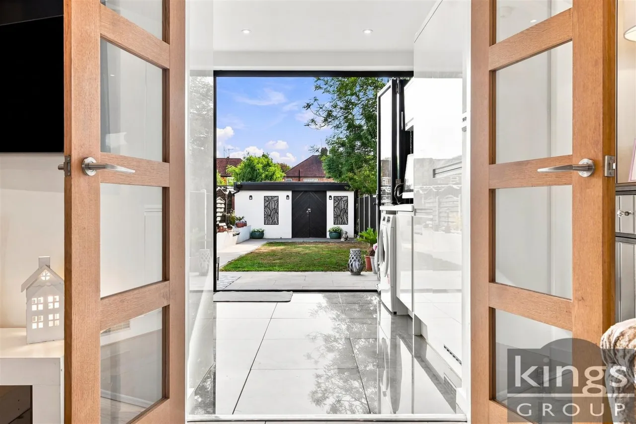 Tynemouth Drive, Enfield, photo 11