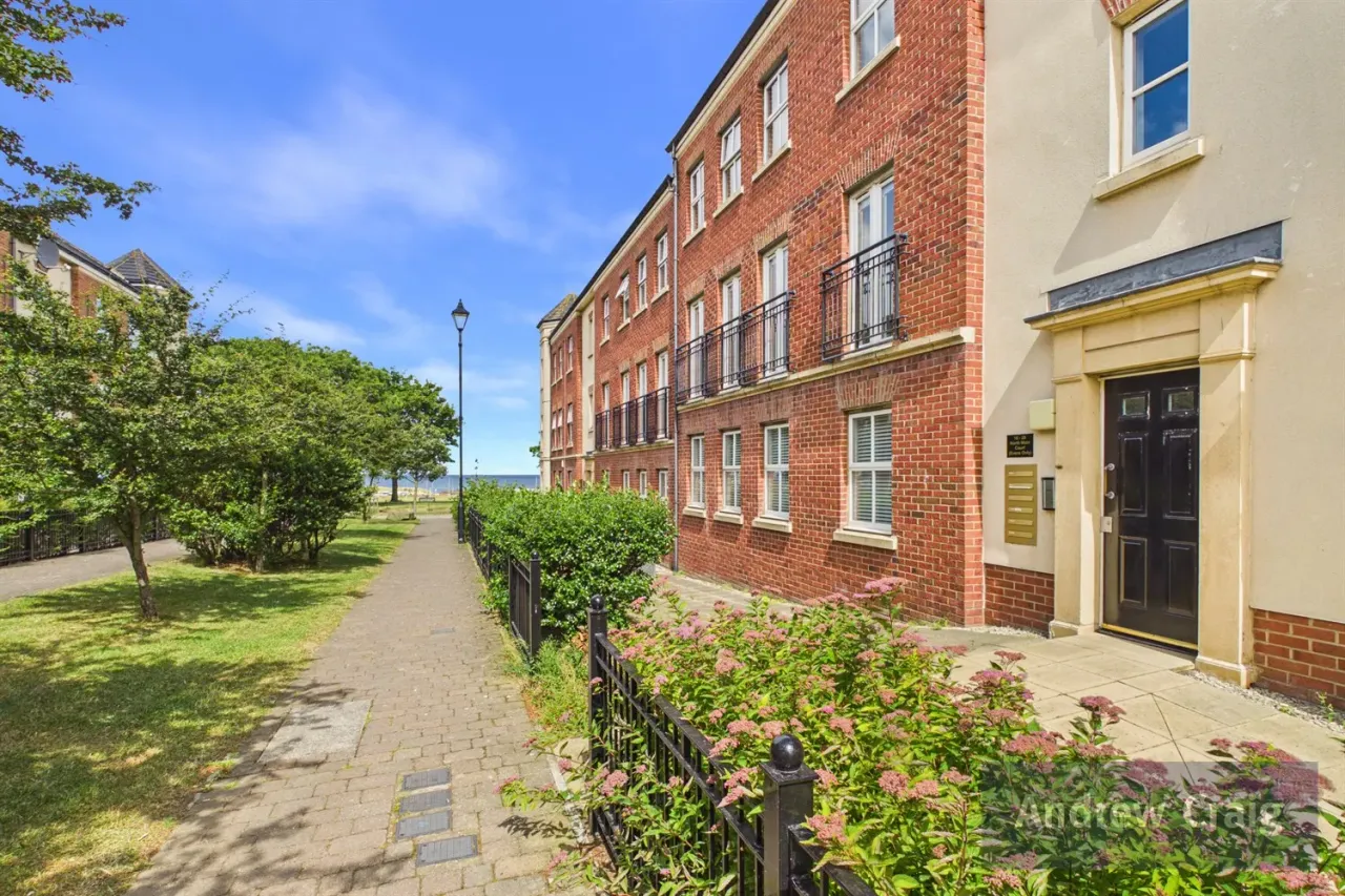 2 bed flat for sale, North Main Court, South Shields, NE33