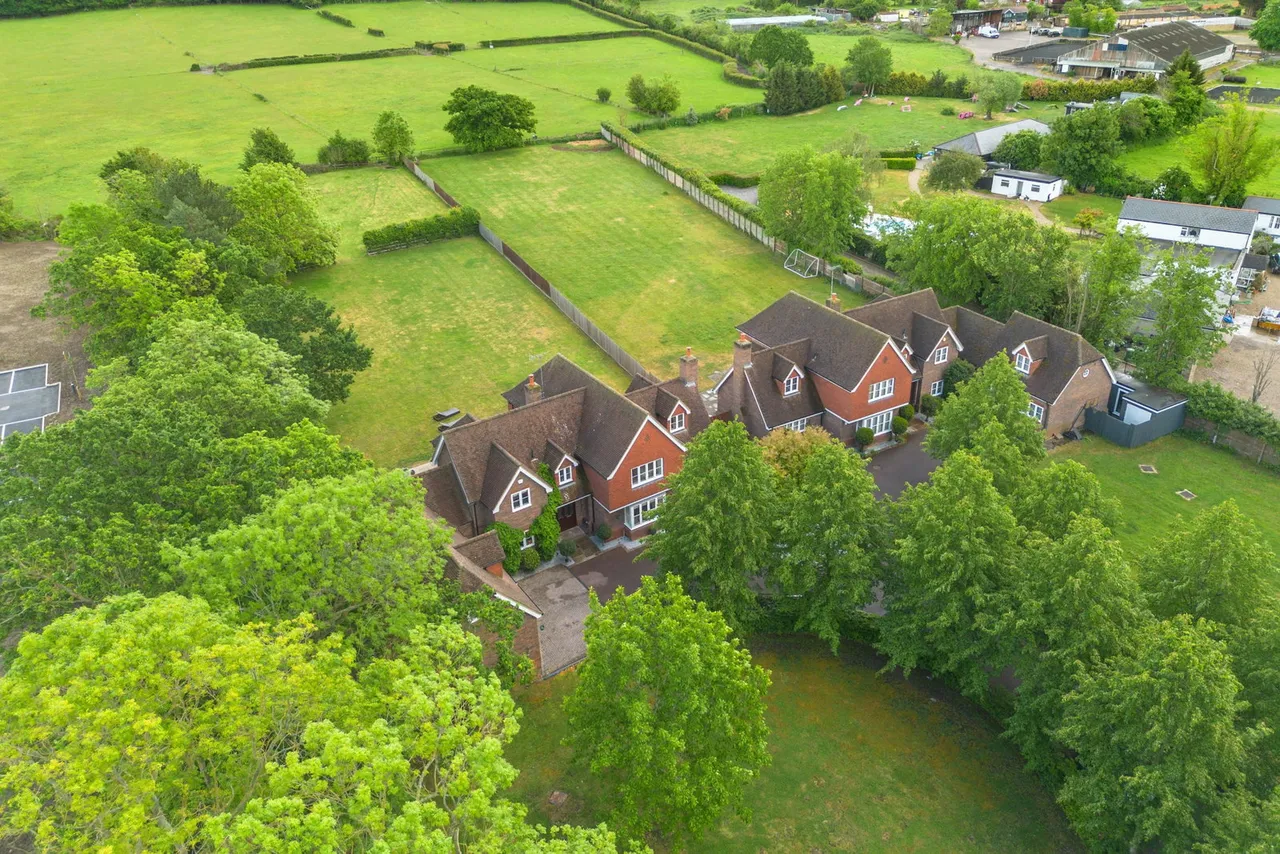 6 bed house for sale, Sewardstone Road, Chingford, E4