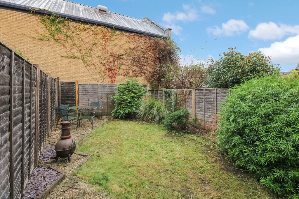 Hows Close, Uxbridge, photo 20