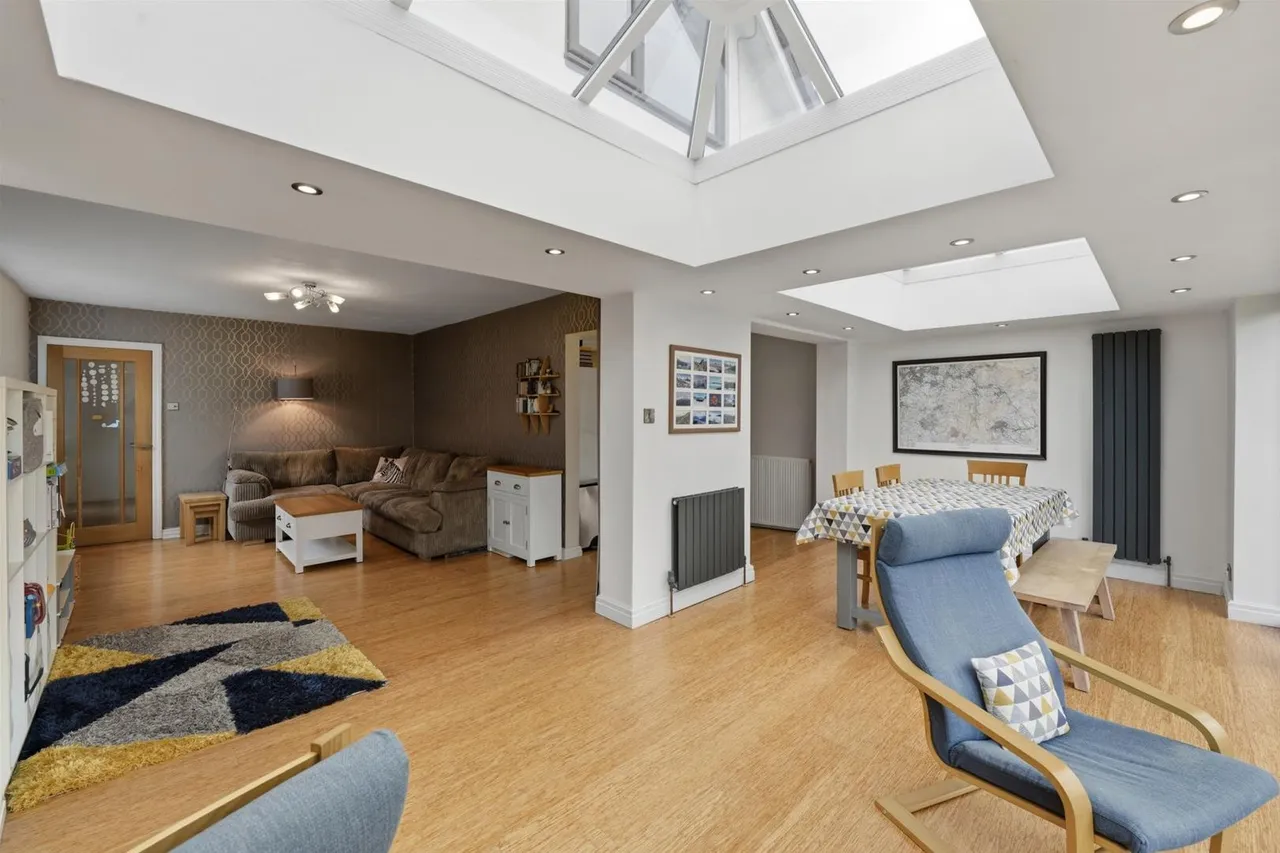 Cedarway, Bollington, photo 3