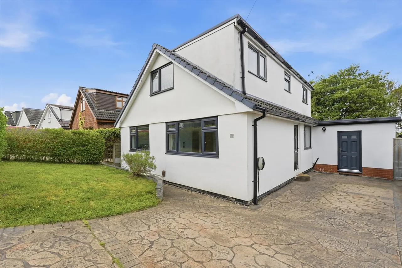 4 bed house for sale — Cedarway, Bollington