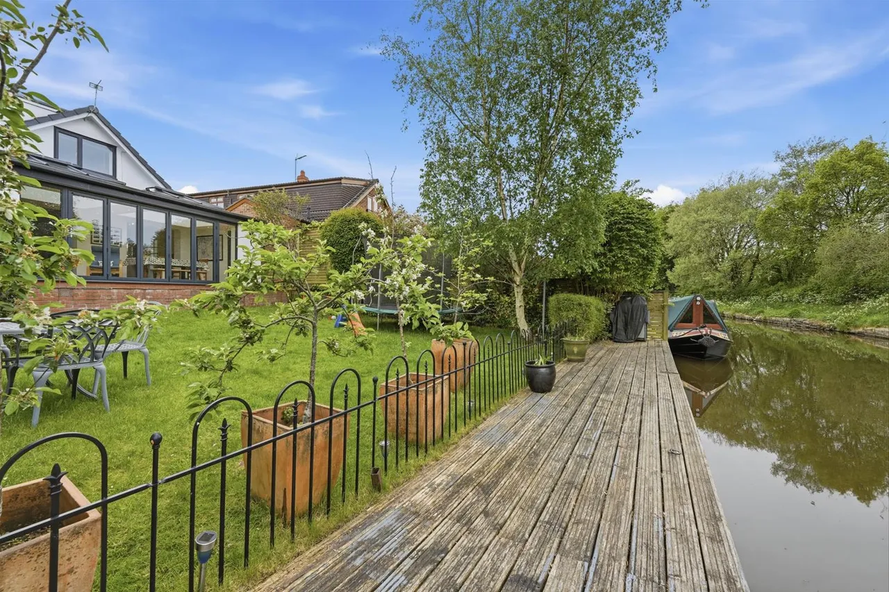 Cedarway, Bollington, photo 24