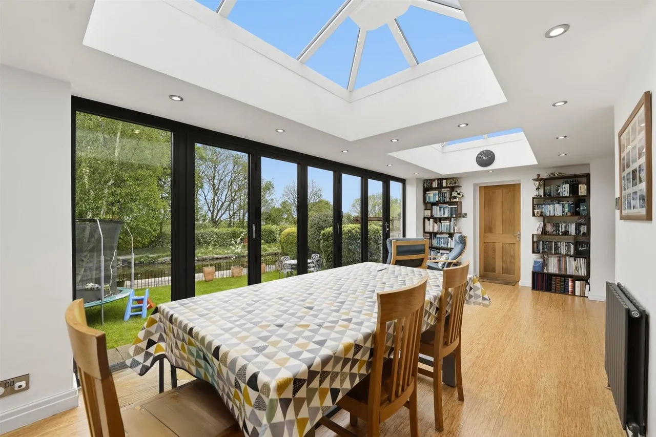 Cedarway, Bollington, photo 4