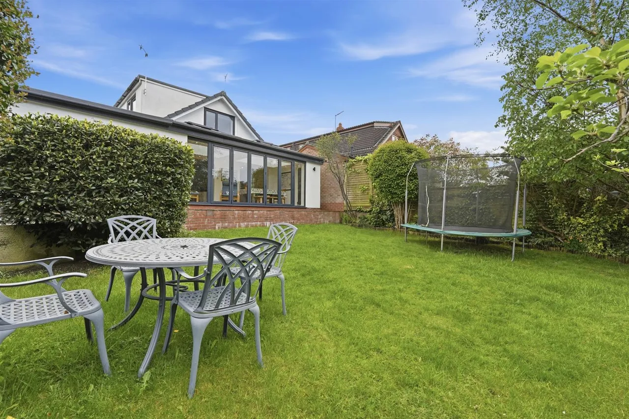 Cedarway, Bollington, photo 22
