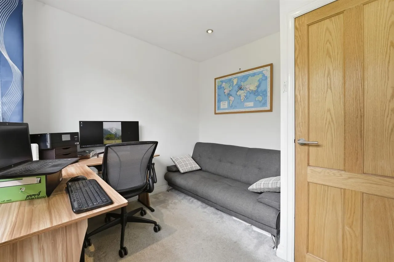 Cedarway, Bollington, photo 14