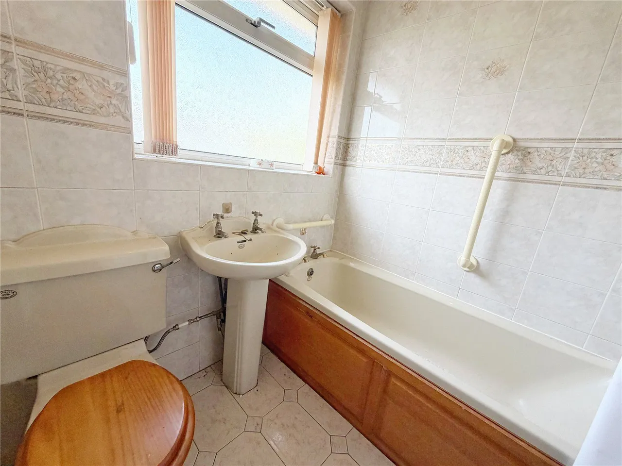 Hollin Lane, Middleton, M24, photo 14