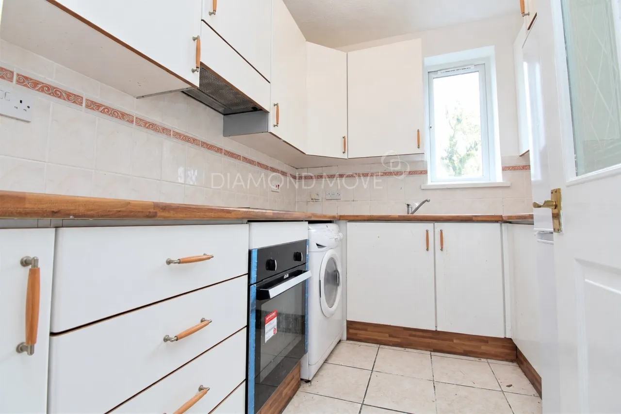 St. Stephens Road, Hounslow, TW3, photo 3