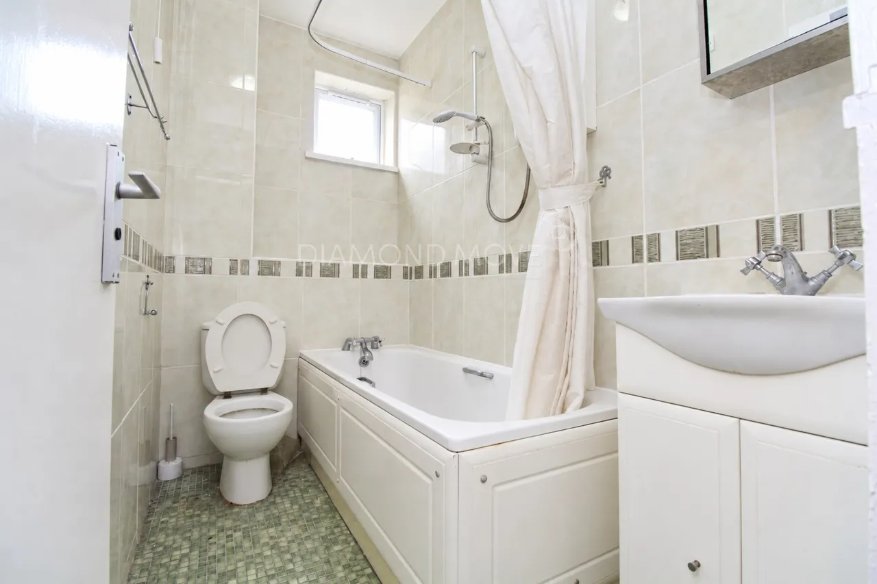 St. Stephens Road, Hounslow, TW3, photo 8