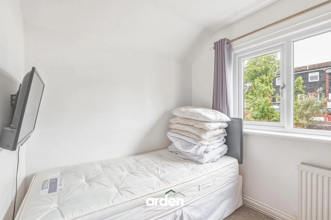 High Street, Studley, B80, photo 8