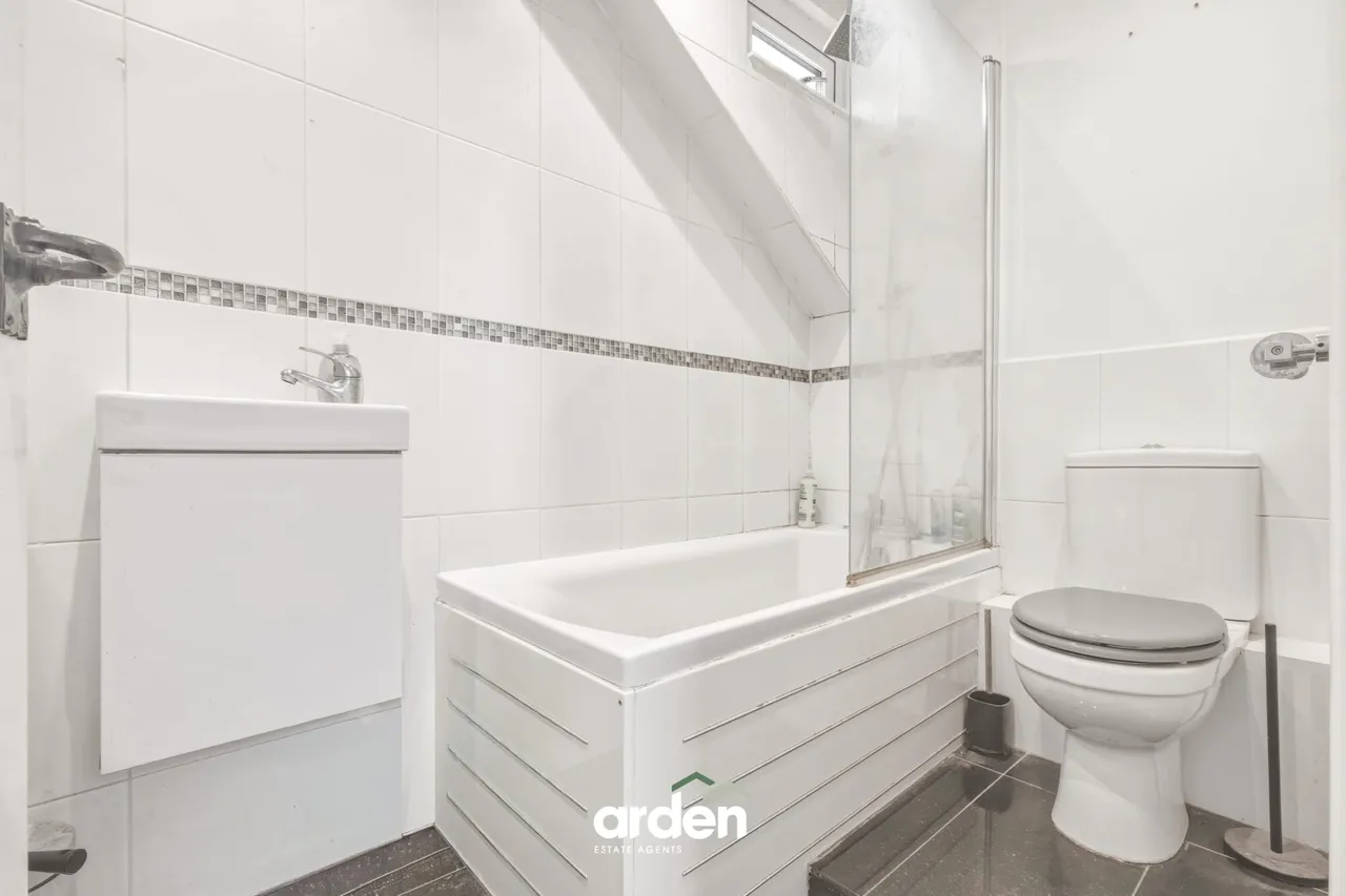 High Street, Studley, B80, photo 10