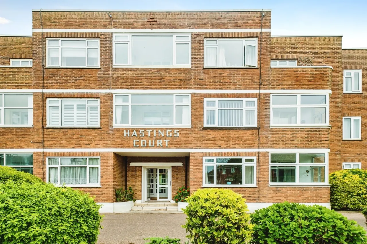2 bed flat for sale — Winchelsea Gardens, Worthing