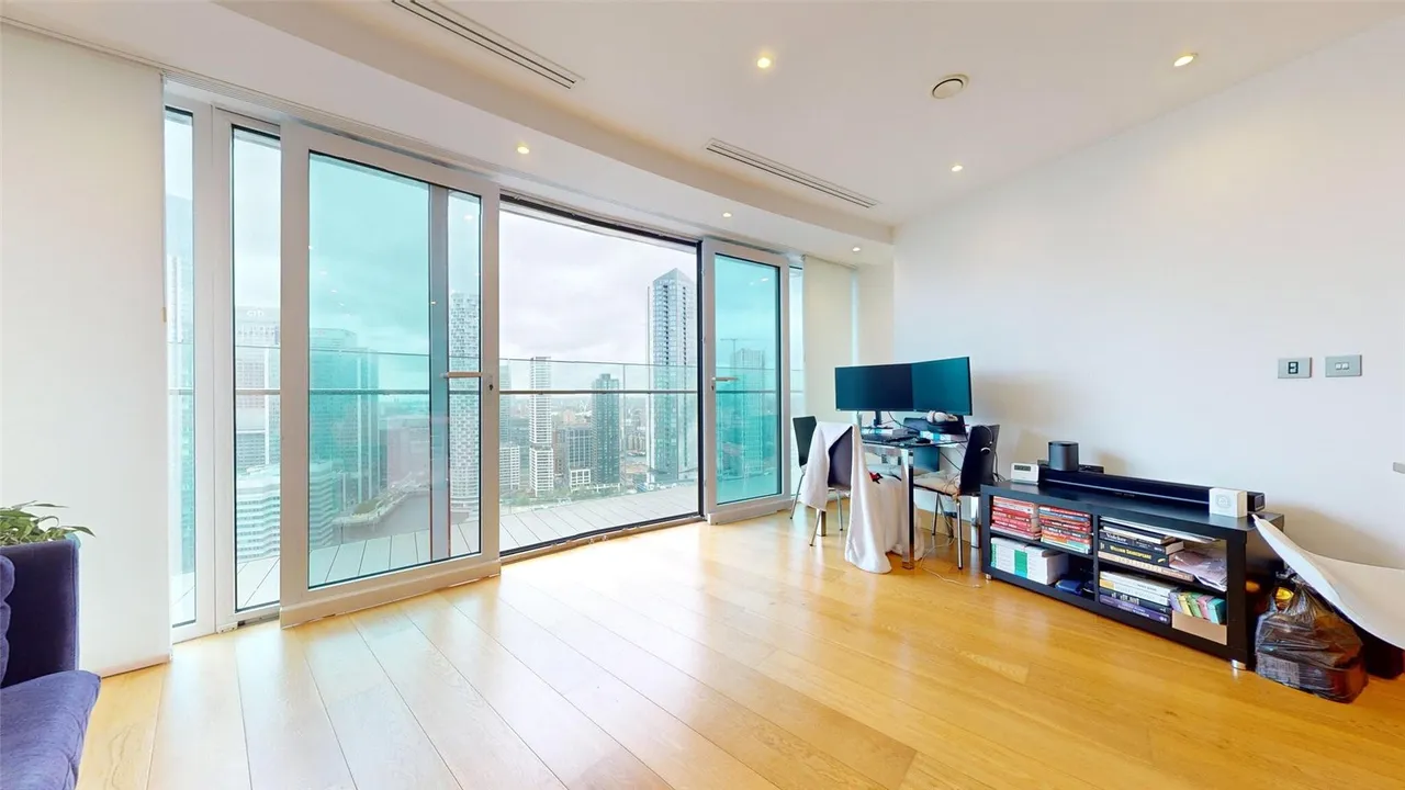Crossharbour Plaza, London, E14, photo 3