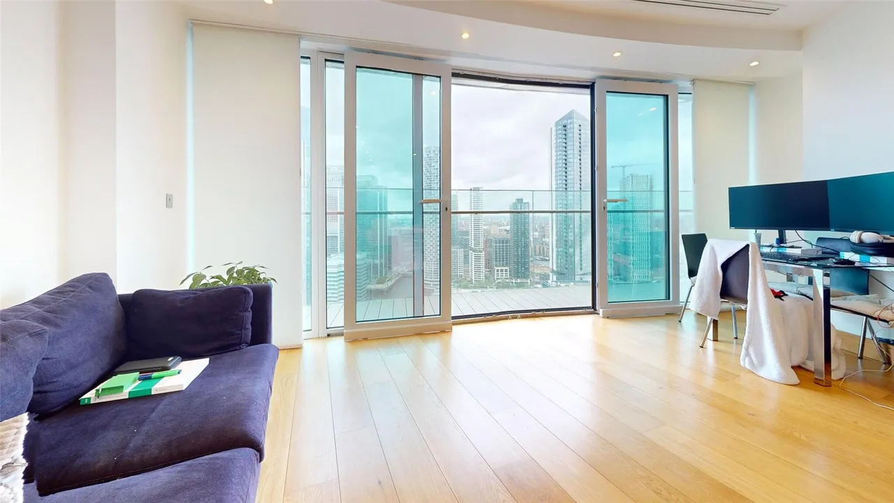 Crossharbour Plaza, London, E14, photo 4