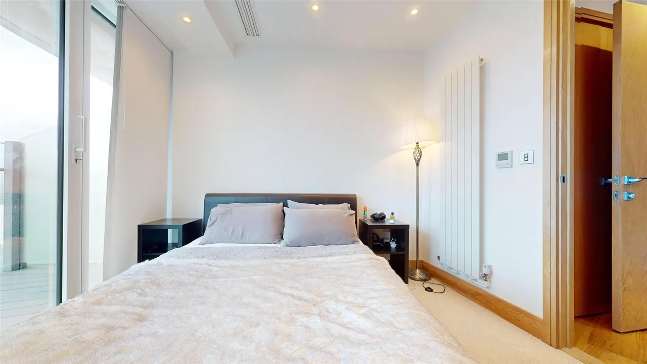 Crossharbour Plaza, London, E14, photo 16