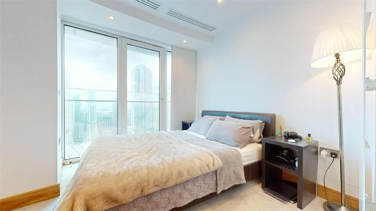 Crossharbour Plaza, London, E14, photo 13