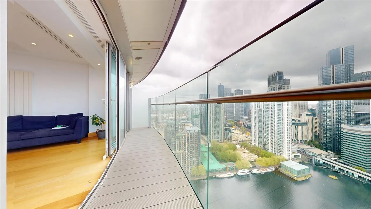 Crossharbour Plaza, London, E14, photo 11