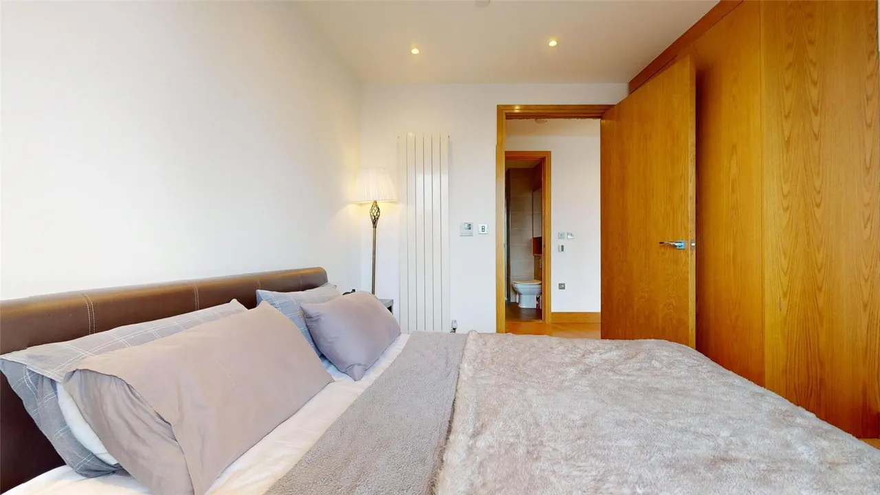 Crossharbour Plaza, London, E14, photo 14