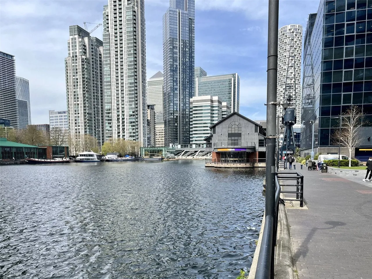 Crossharbour Plaza, London, E14, photo 21