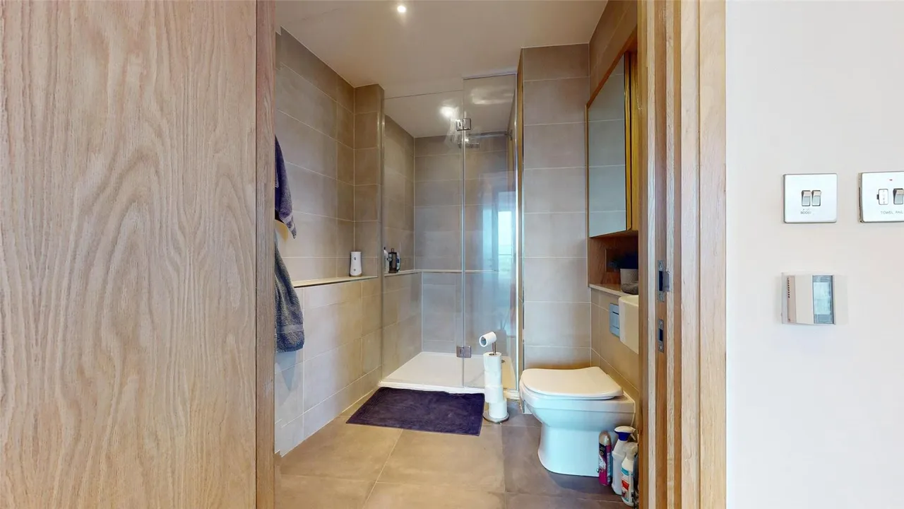 Crossharbour Plaza, London, E14, photo 17