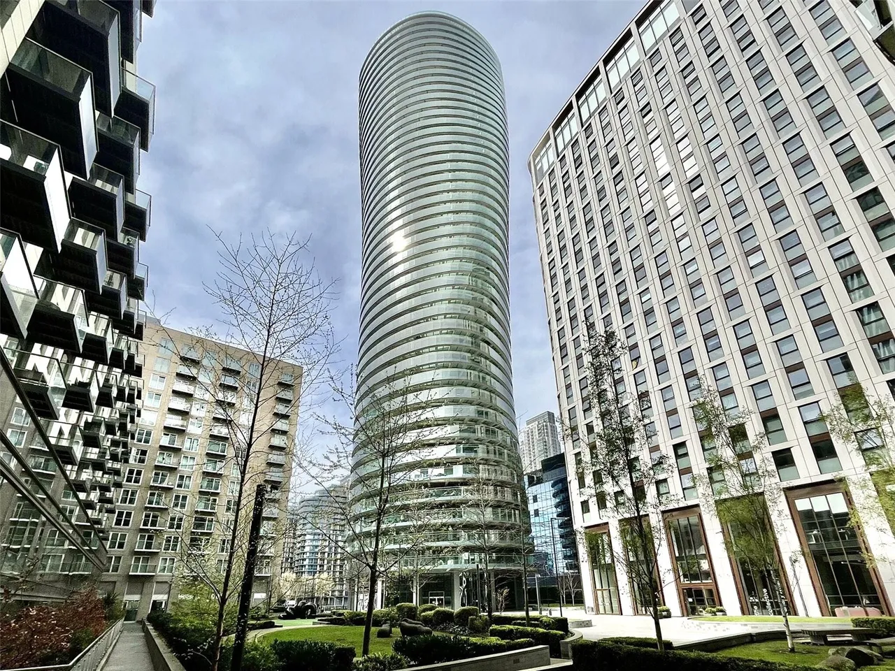 1 bed flat for sale, Crossharbour Plaza, London, E14