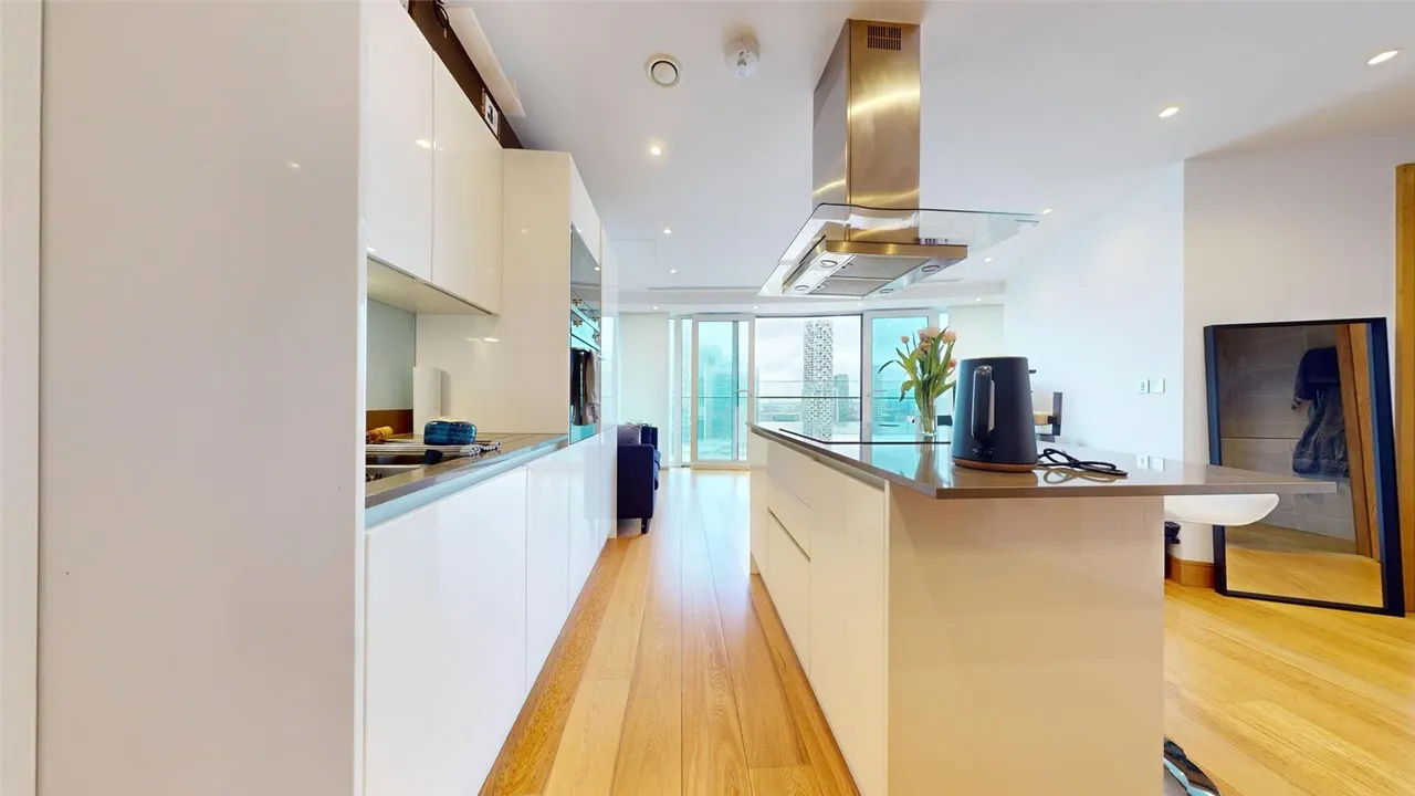 Crossharbour Plaza, London, E14, photo 6