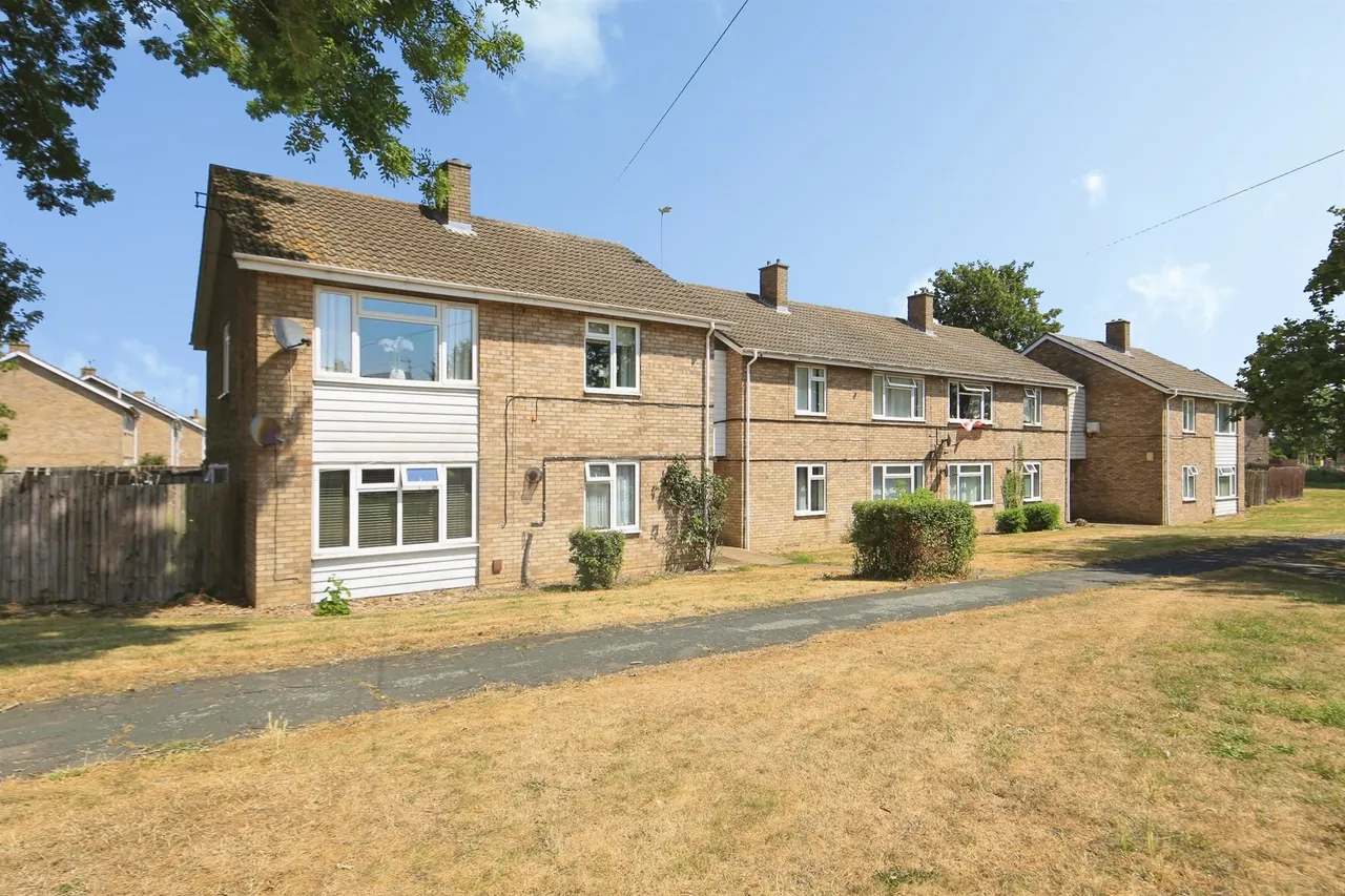 2 bed flat for sale, Church Walk, Farcet, PE7