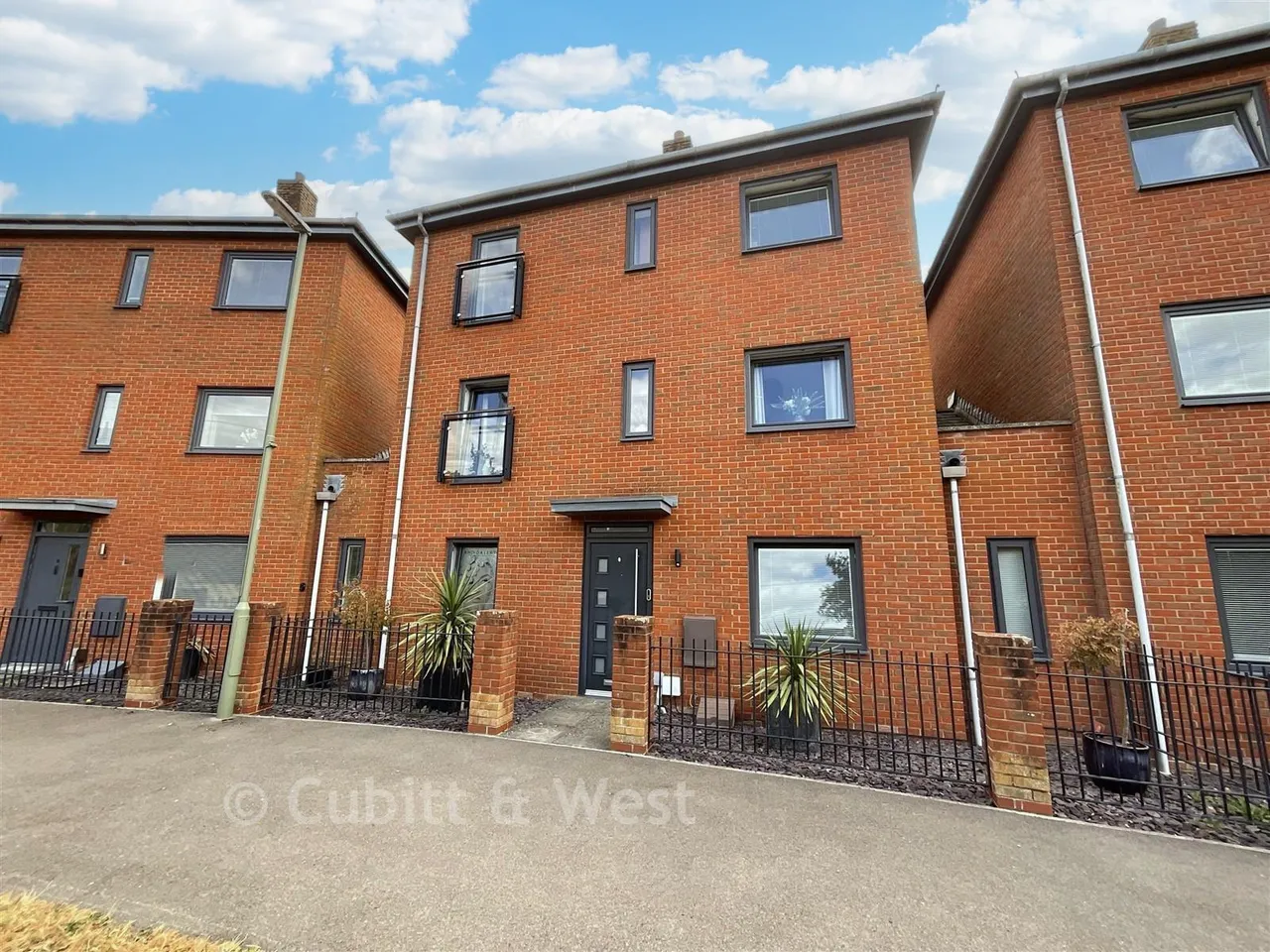 4 bed house for sale, Darnel Crescent, Waterlooville, PO7