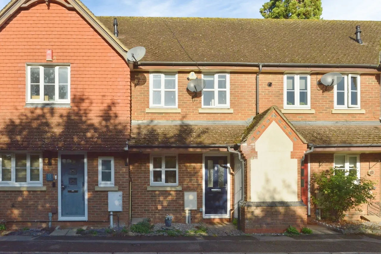 2 bed house for sale, Horn Lane, Stony Stratford, MK11