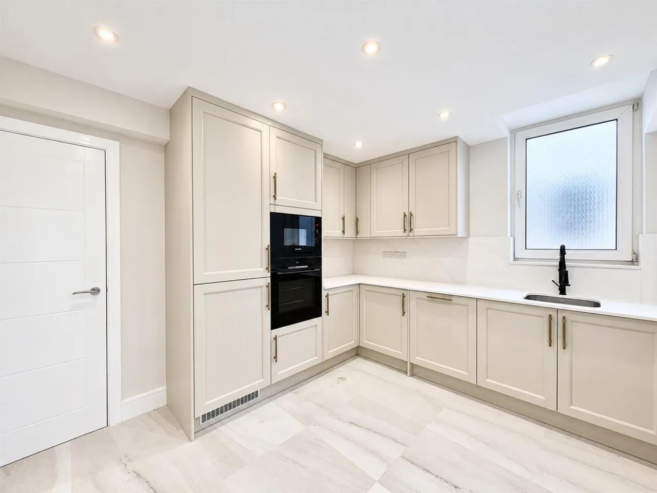 bed Flat, Penthouse For SaleWestbourne House, TW5, photo 8
