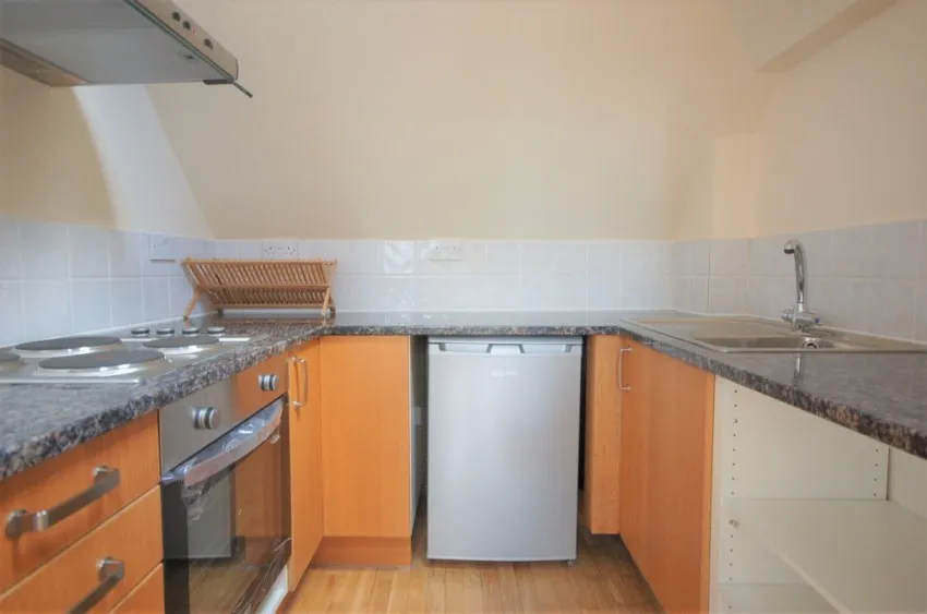 Chiswick High Road, W4, photo 2