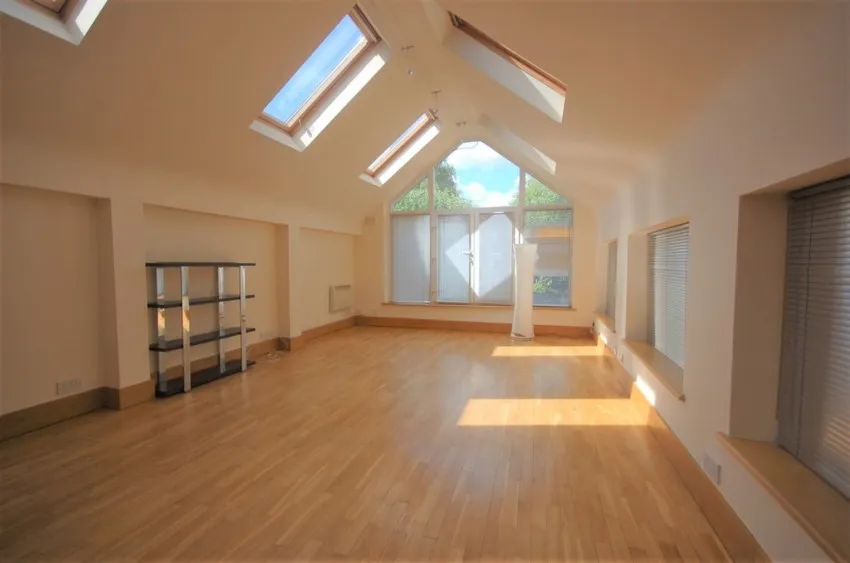 1 bed property to rent, Chiswick High Road, W4