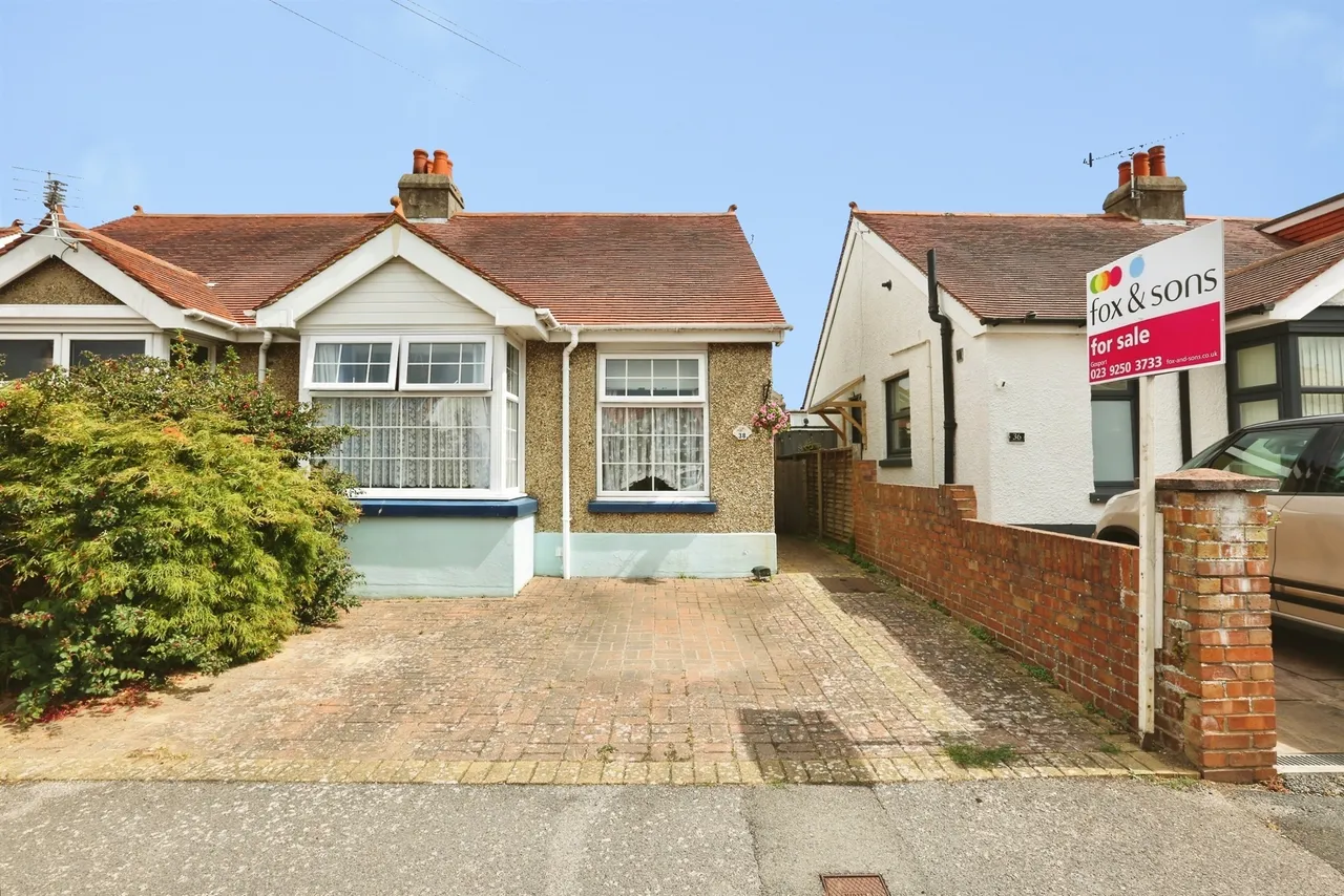 2 bed house for sale — Kingston Road, Gosport