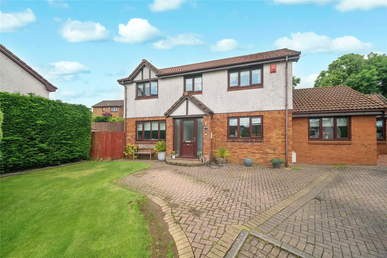 4 bed house for sale — McKay Place, Stewartfield, East Kilbride, South Lanarkshire, G74