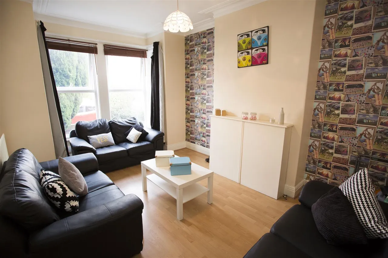 6 bed house to rent, Ash Road, Headingley, LS6