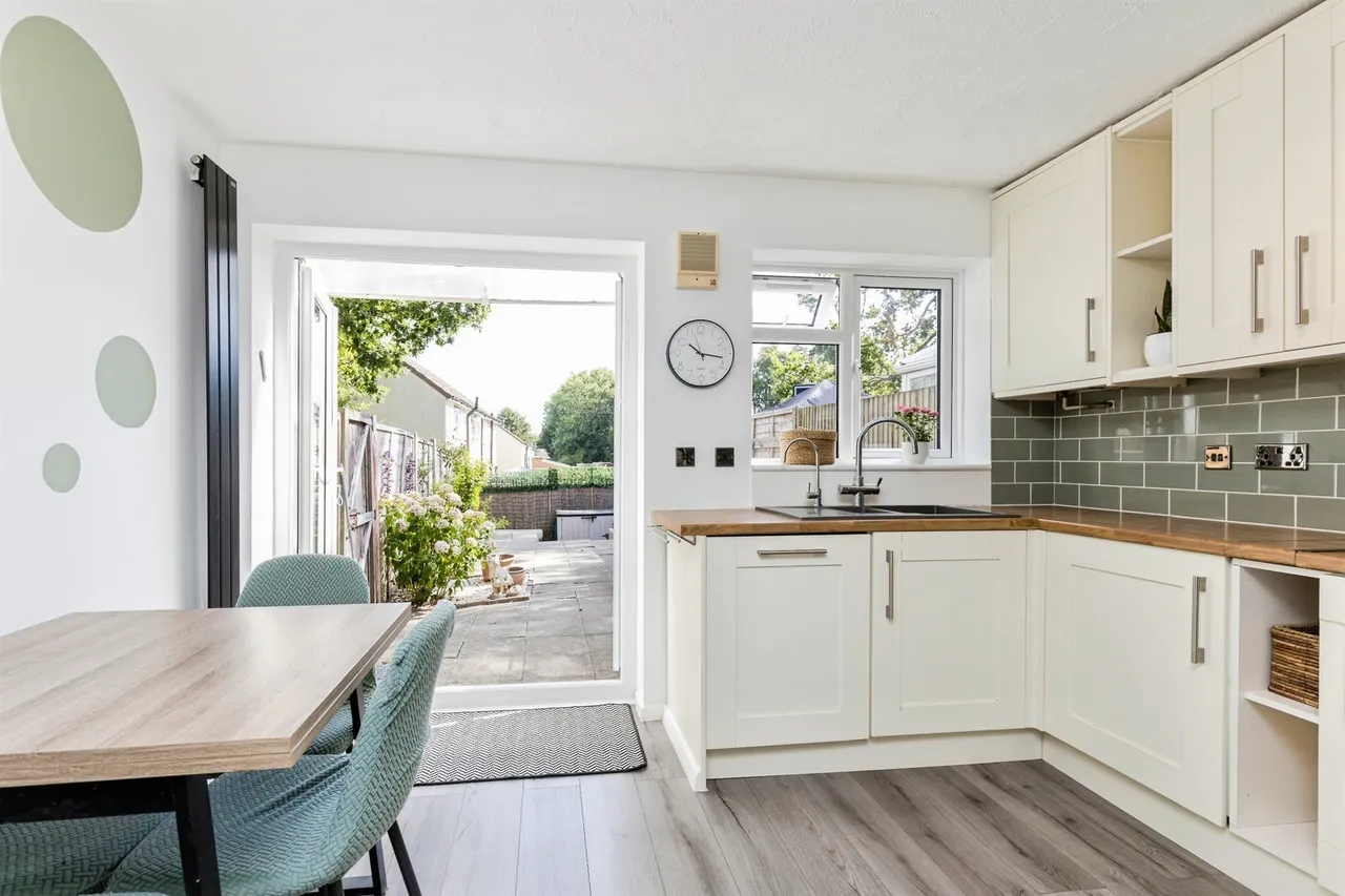 Vancouver Drive, Crawley, RH11, photo 4