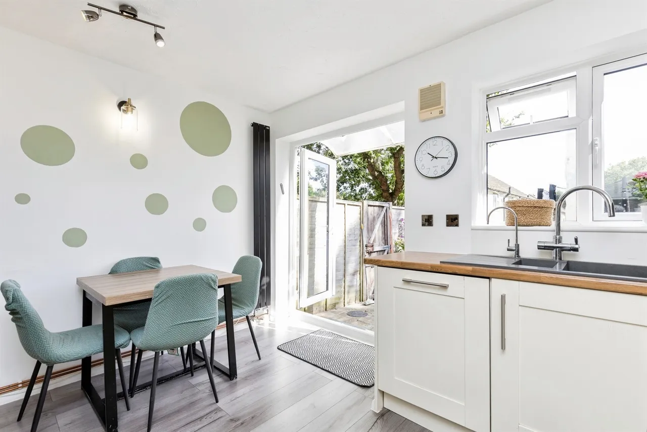 Vancouver Drive, Crawley, RH11, photo 8