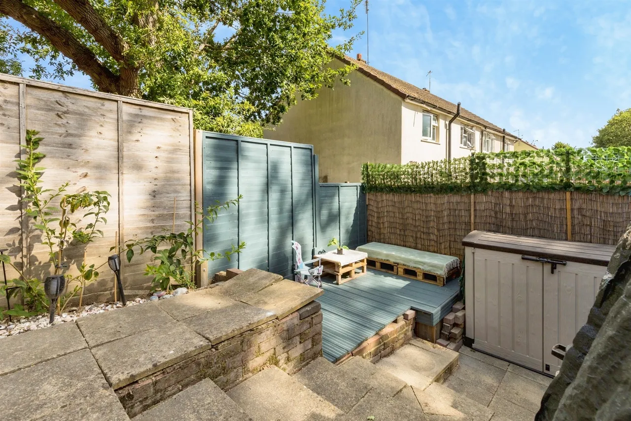 Vancouver Drive, Crawley, RH11, photo 14