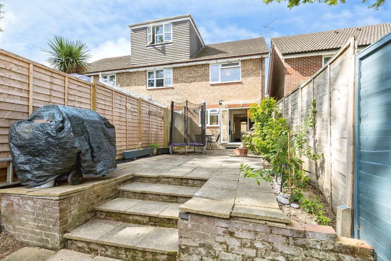 Vancouver Drive, Crawley, RH11, photo 15