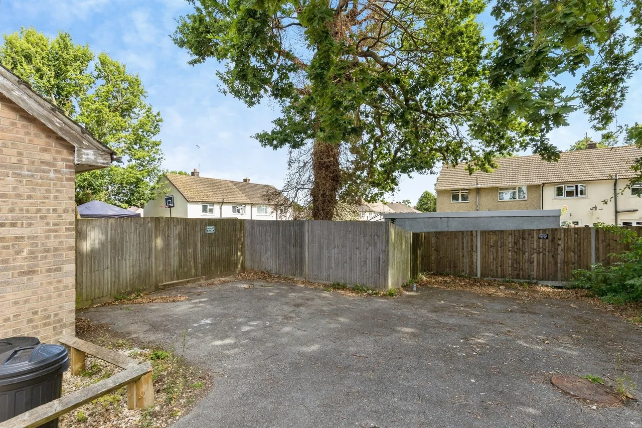 Vancouver Drive, Crawley, RH11, photo 17