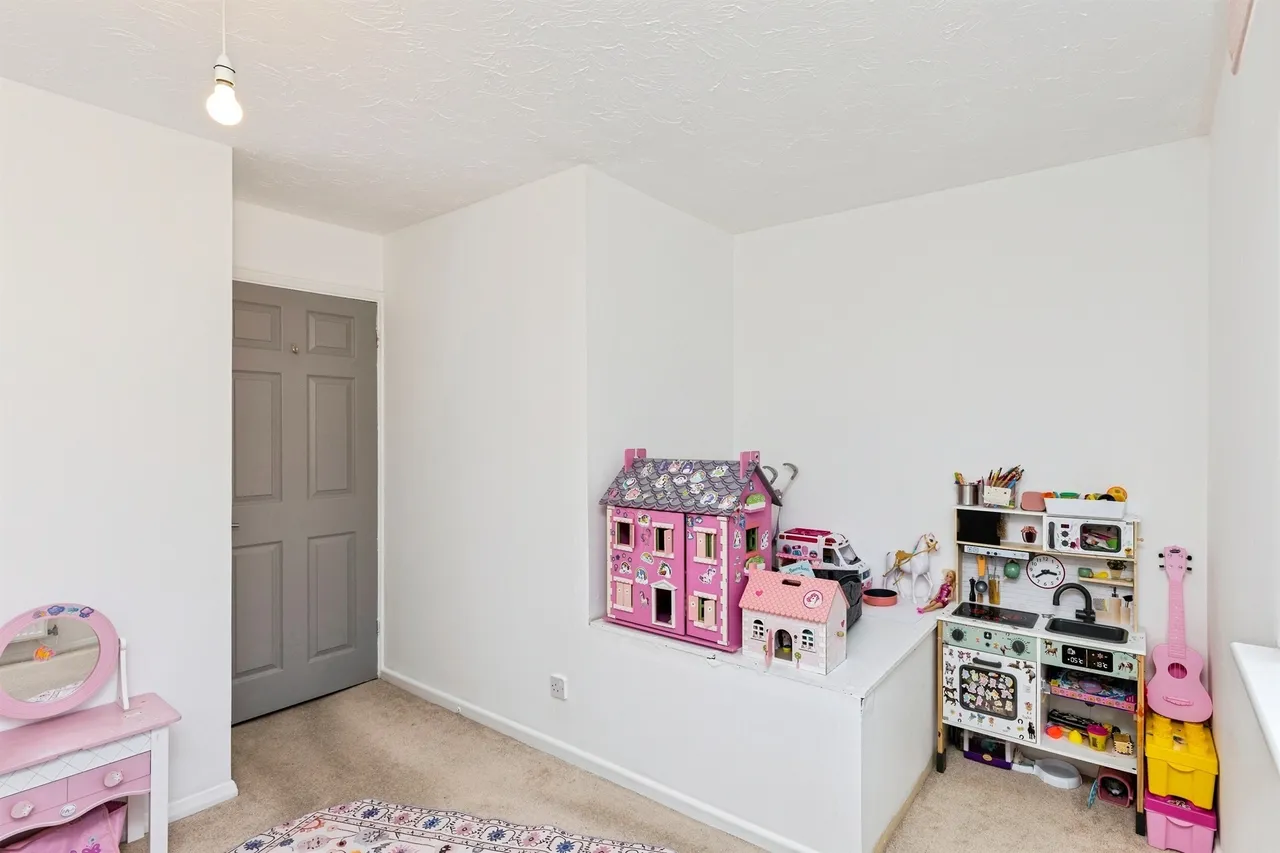 Vancouver Drive, Crawley, RH11, photo 12