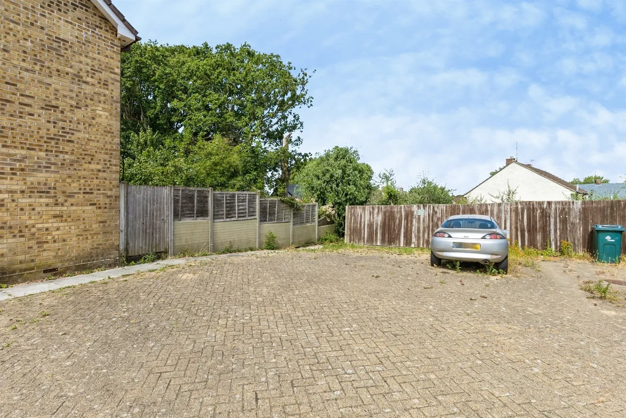 Vancouver Drive, Crawley, RH11, photo 16