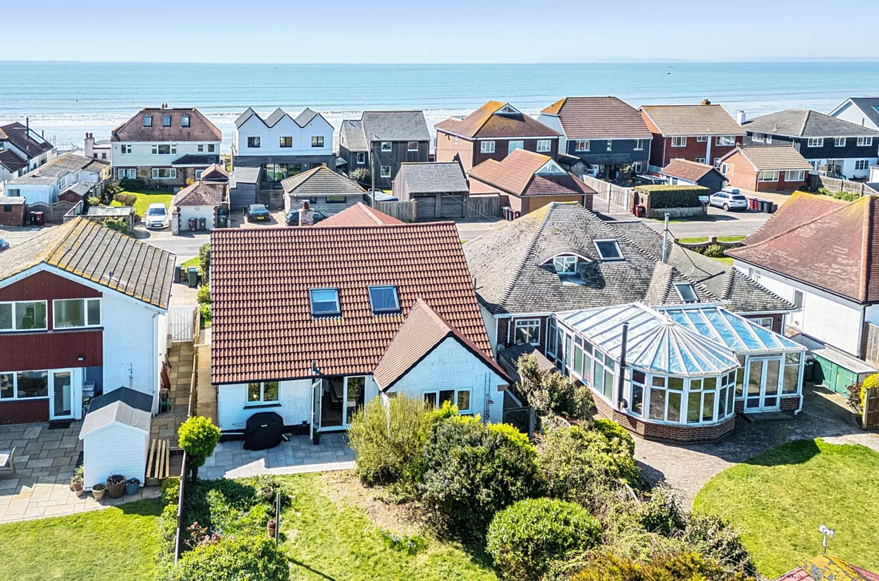 4 bed property for sale, Marine Drive West, West Wittering, PO20