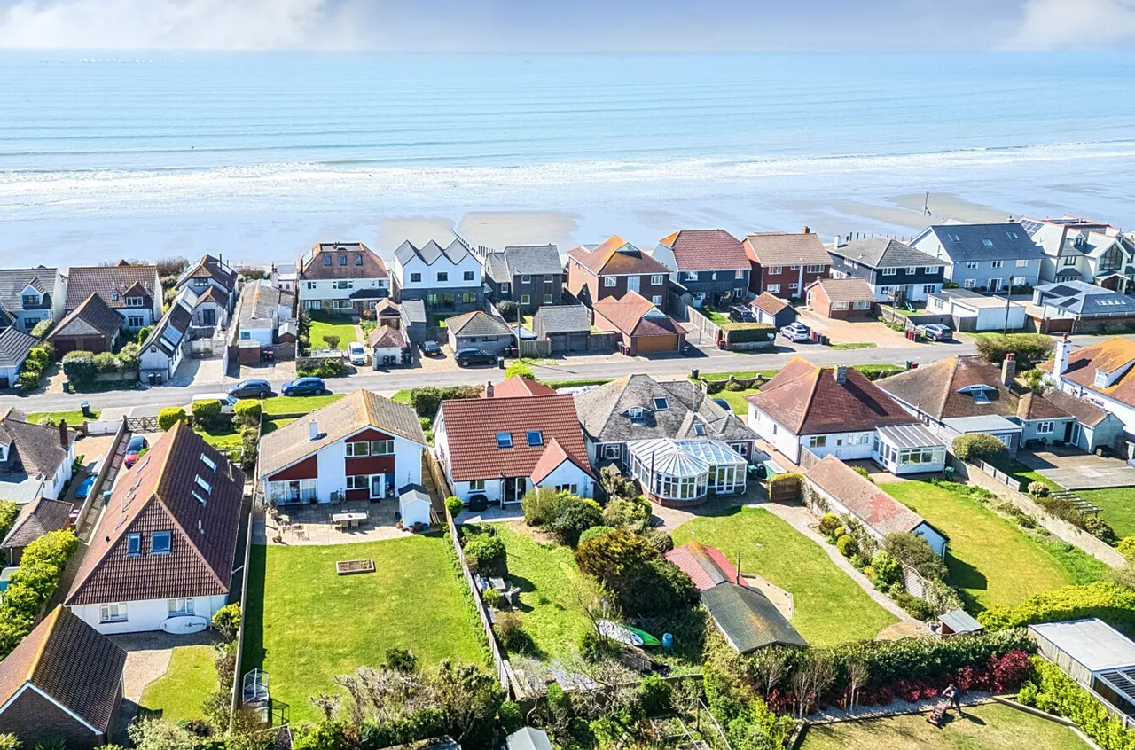Marine Drive West, West Wittering, PO20, photo 25