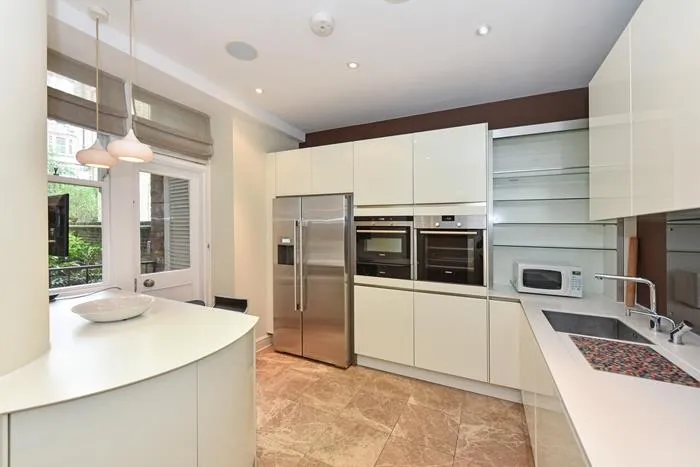 Basil Street, Knightsbridge, SW3, photo 2