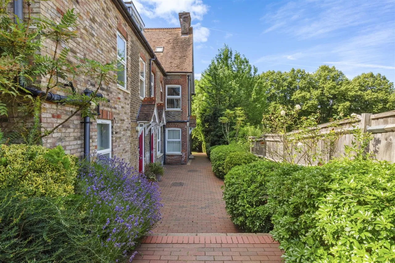 London Road, High Wycombe, HP11, photo 9