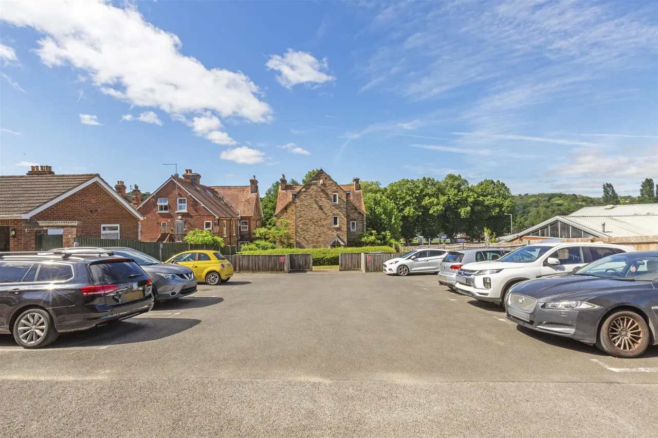 London Road, High Wycombe, HP11, photo 13