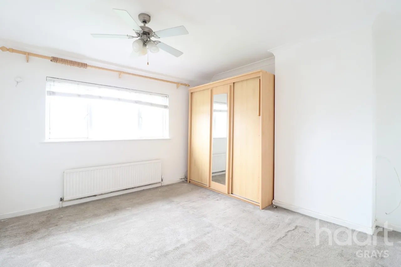 Kelvin Road, RM18, photo 6