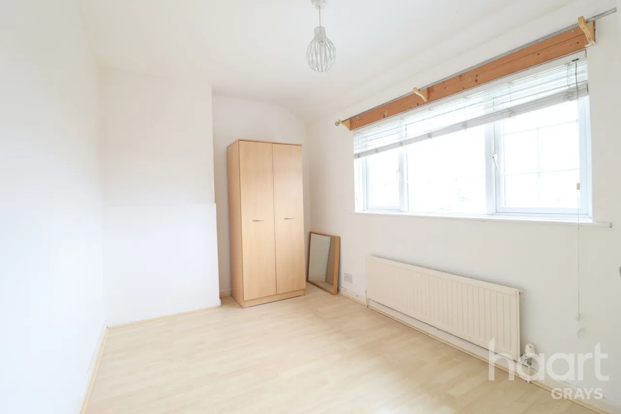 Kelvin Road, RM18, photo 7