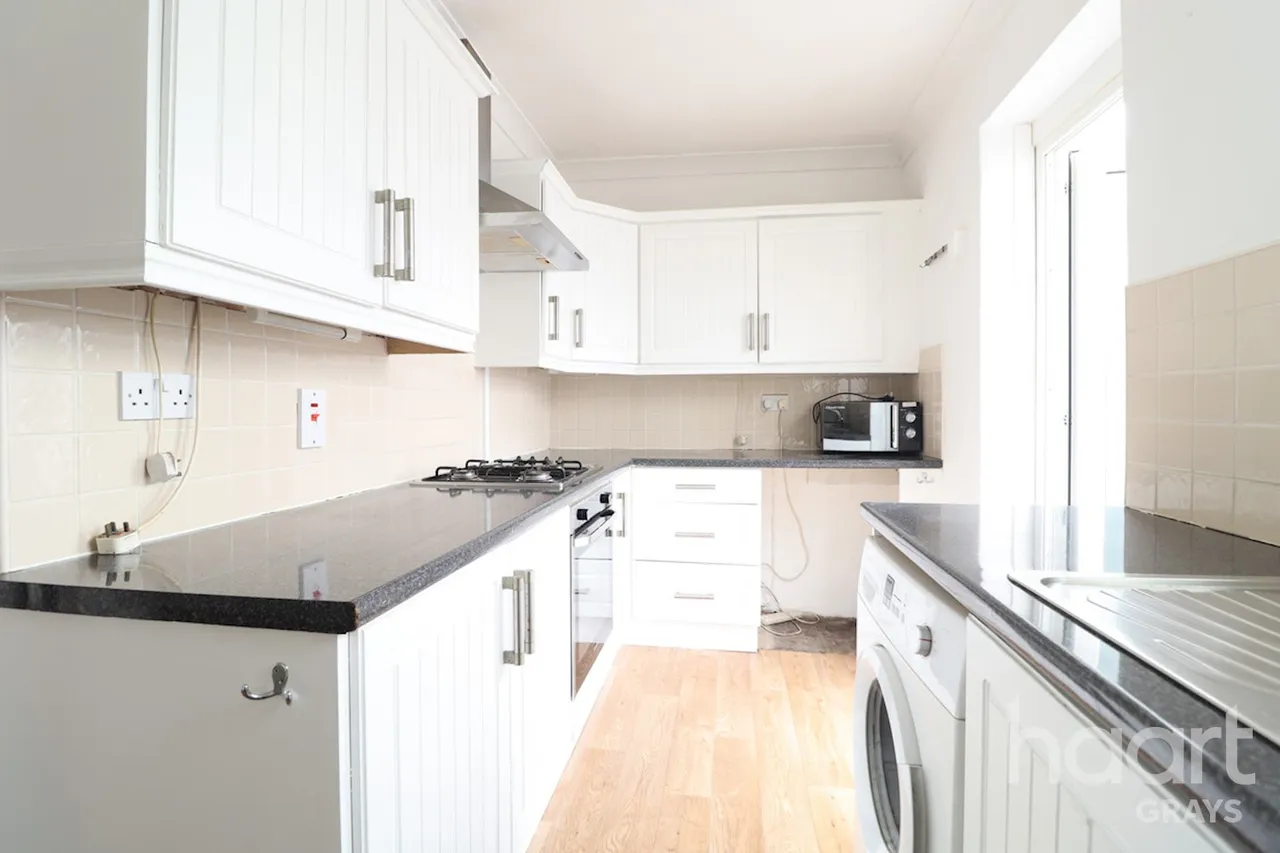 Kelvin Road, RM18, photo 3